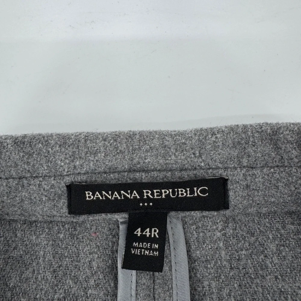 Banana Republic Mens 44R Grey Wool Blend Two Button Blazer Sport Coat Jacket